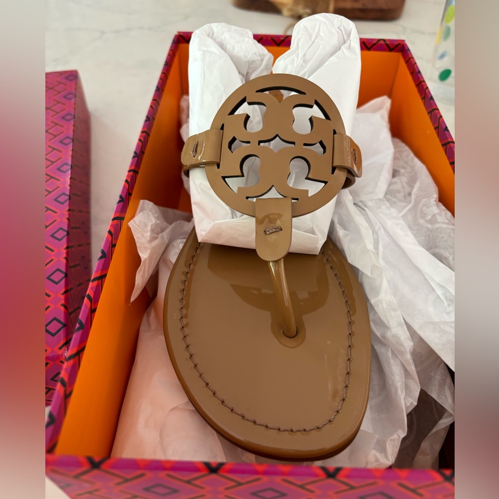 Tan Tori Burch miller patent leather sandals never worn size 8.5